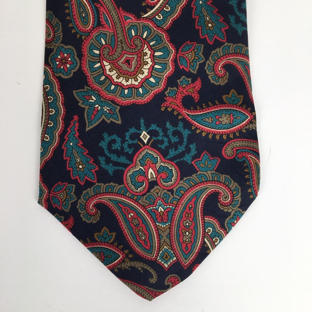 Surrey sophisticates paisley 100% silk neck tie